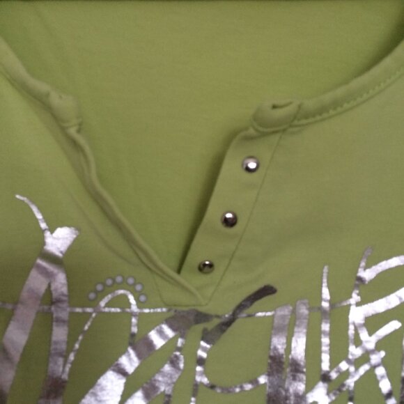 Dolcezza Womens Top T-Shirt Small Apple Green Silver Graphic Short Sleeve V-Neck - Picture 4 of 5